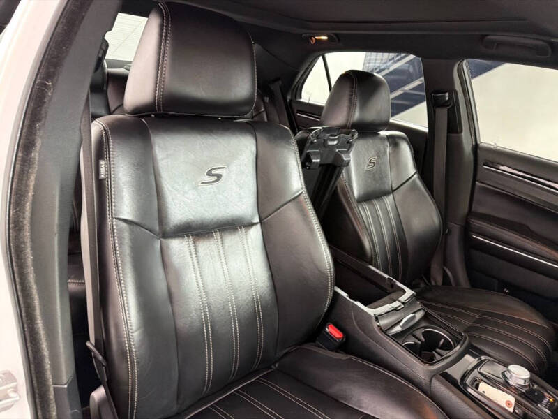 2018 Chrysler 300 S