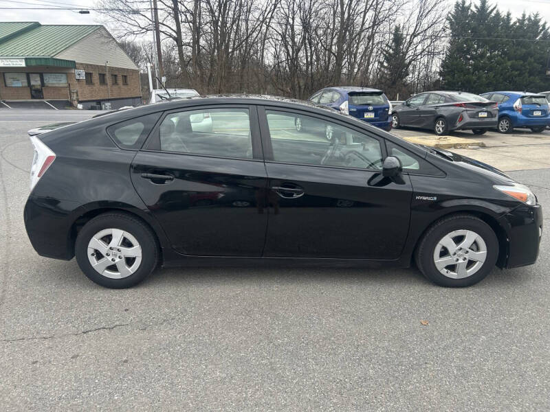 2010 Toyota Prius Four photo 2