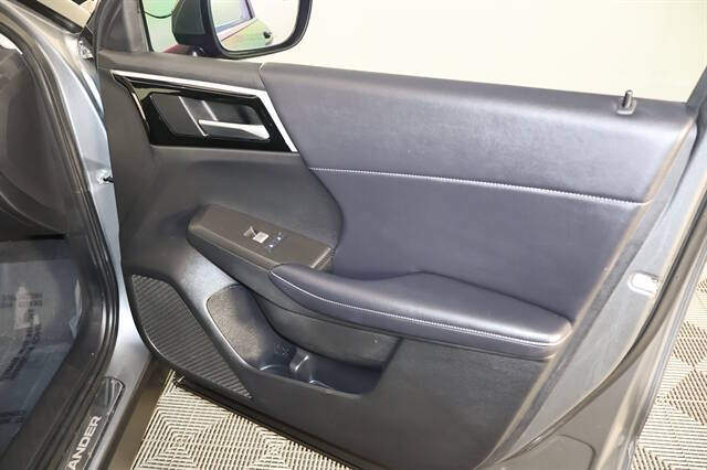 2023 Mitsubishi Outlander SE