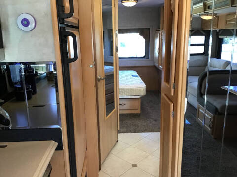 2005 National RV Dolphin 6320LX / 34ft