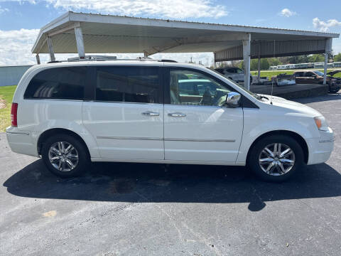 2008 Chrysler Town and Country for sale at B & W Auto in Campbellsville KY