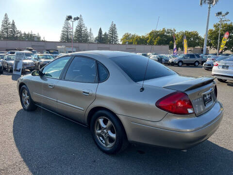 2003 Ford Taurus SE