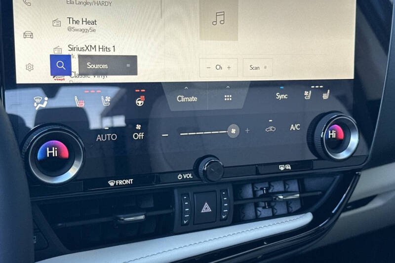 2026 Lexus NX 450h+ Luxury