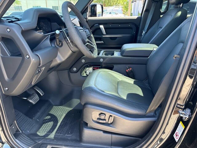 2024 Land Rover Defender 7
