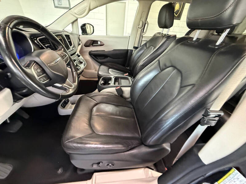 2017 Chrysler Pacifica Touring-L