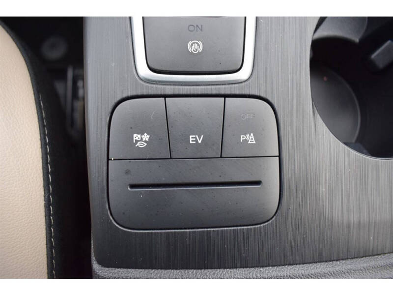 2022 Ford Escape Plug-In Hybrid Titanium