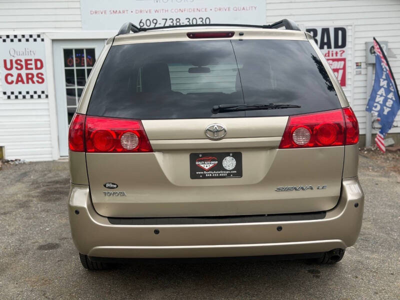 2010 Toyota Sienna LE 7-Passenger