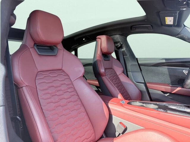 2024 Audi e-tron GT quattro Premium Plus