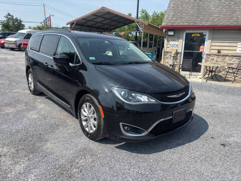 2017 Chrysler Pacifica Touring-L