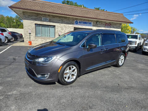 2017 Chrysler Pacifica for sale at Trade Automotive, Inc in New Windsor NY