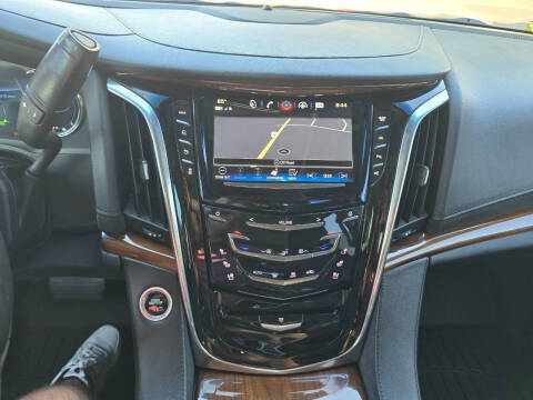2017 Cadillac Escalade Luxury