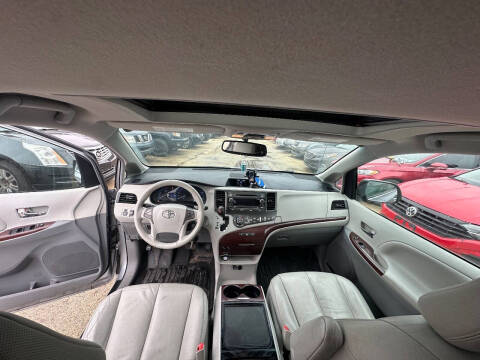 2012 Toyota Sienna XLE 8-Passenger