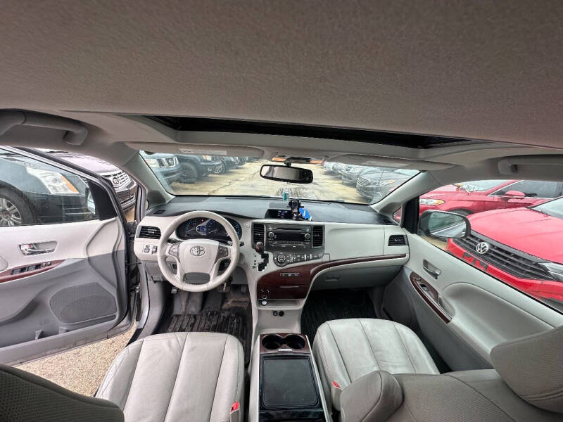 2012 Toyota Sienna XLE 8-Passenger