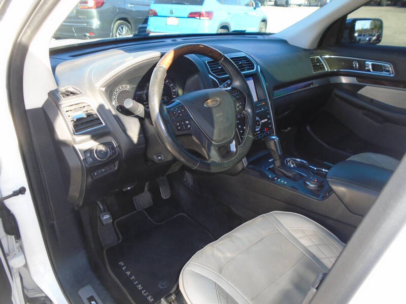 2017 Ford Explorer Platinum