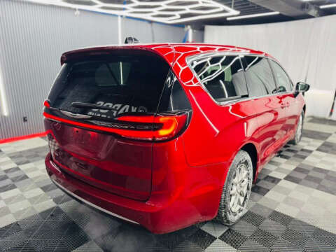 2025 Chrysler Pacifica Select