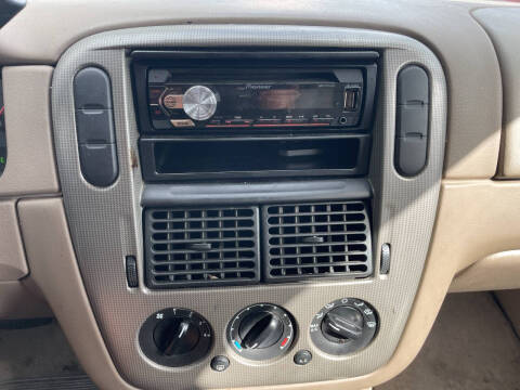 2004 Ford Explorer XLT