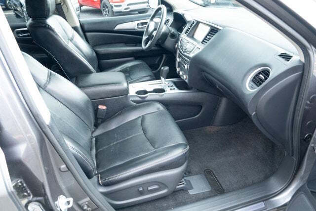 2017 Nissan Pathfinder SL