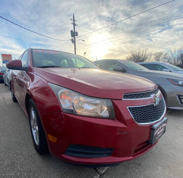 2013 Chevrolet Cruze for sale at TOWN & COUNTRY MOTORS in Des Moines IA