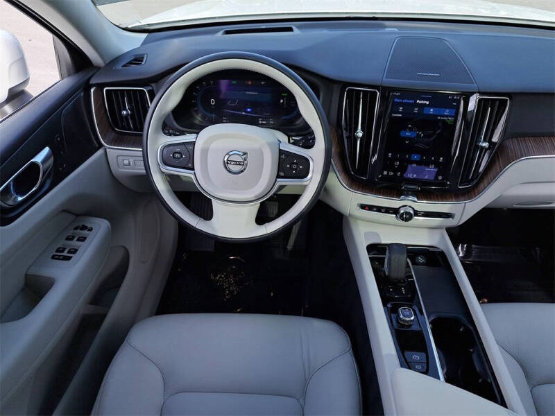 2022 Volvo XC60 Recharge T8 Inscription Expression