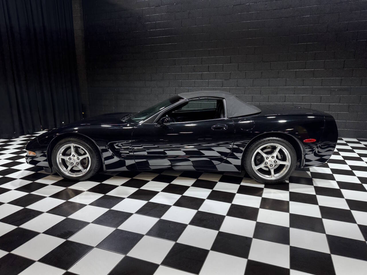 2004 Chevrolet Corvette 8