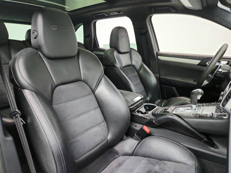 2016 Porsche Cayenne GTS