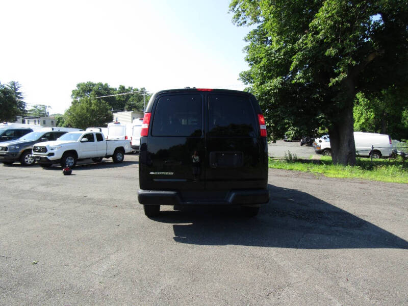 2018 Chevrolet Express LS 2500