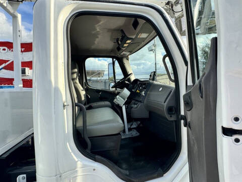 2019 Freightliner M2 106