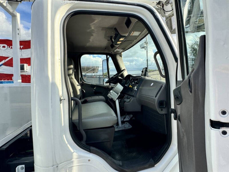 2019 Freightliner M2 106