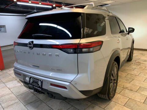 2022 Nissan Pathfinder SL