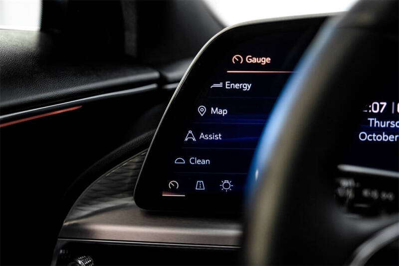 2024 Cadillac LYRIQ Luxury 1