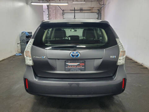 2014 Toyota Prius v Three