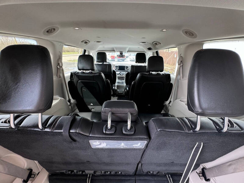 2017 Chrysler Pacifica Touring-L