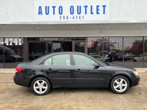 2007 Hyundai Sonata for sale at Auto Outlet in Des Moines IA