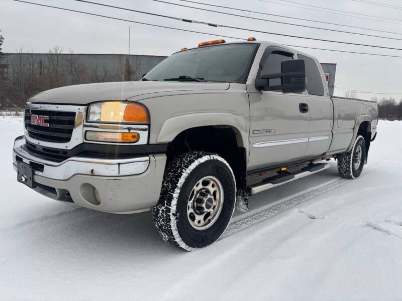 2005 GMC Sierra 2500HD for sale at Jim's Hometown Auto Sales LLC in Cambridge OH