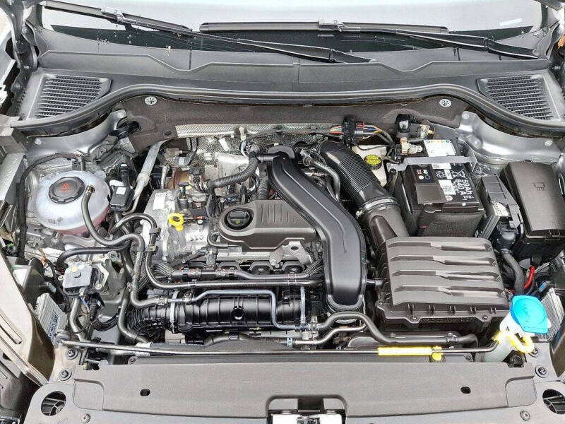 2025 Volkswagen Taos SE 4Motion