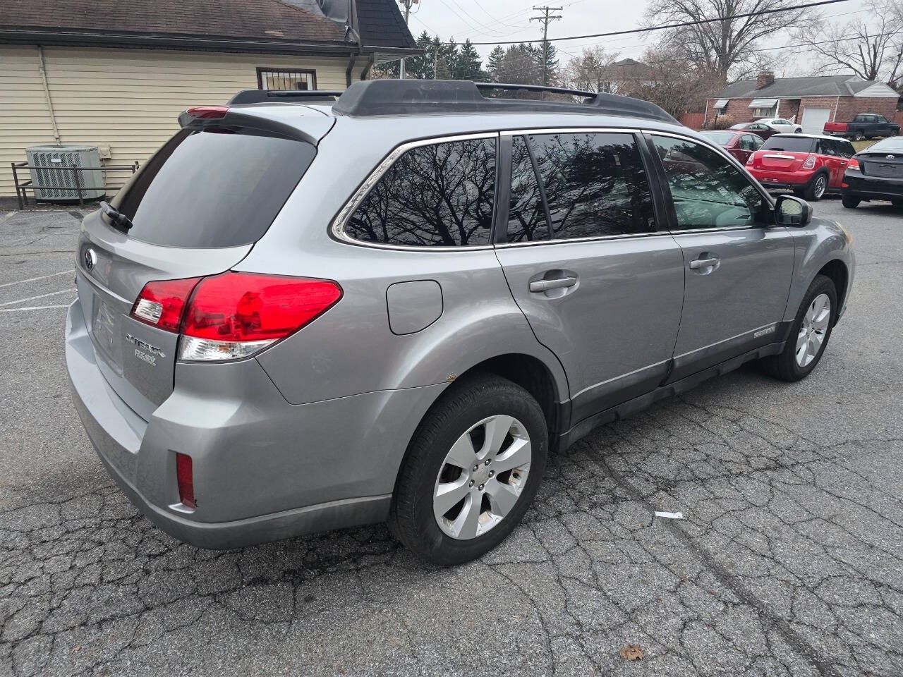 2010 Subaru Outback for sale at QUEENSGATE AUTO SALES in York, PA