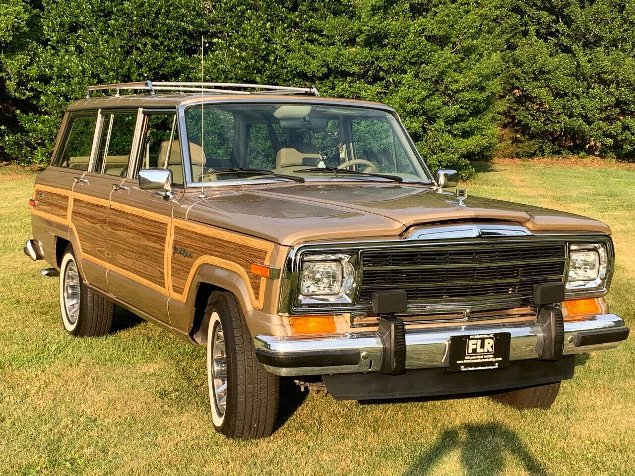 1989 Jeep Grand Wagoneer 2
