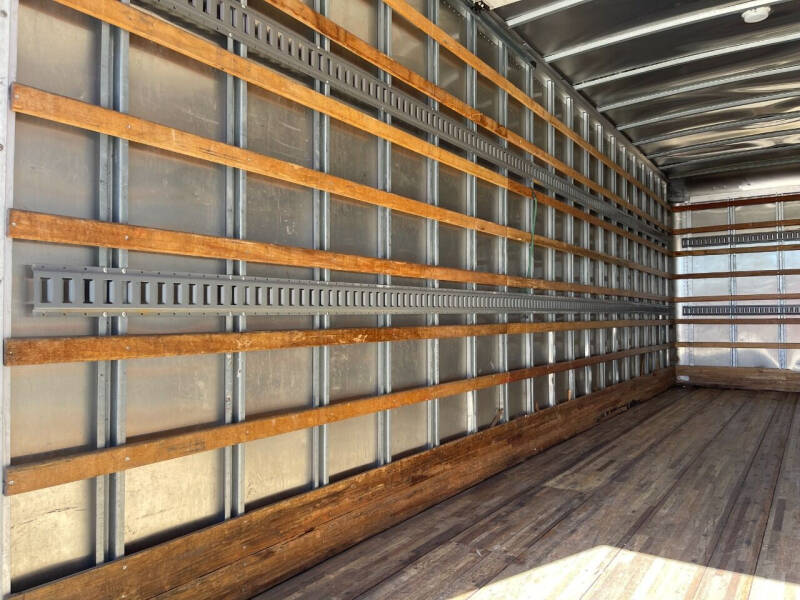 2013 Freightliner Business class M2