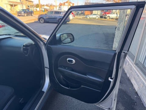 2017 Kia Soul +