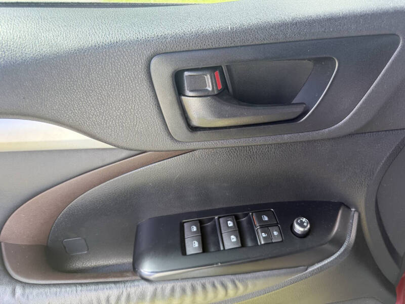 2014 Toyota Highlander LE