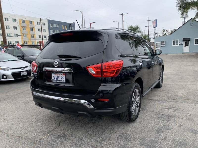 2017 Nissan Pathfinder SV