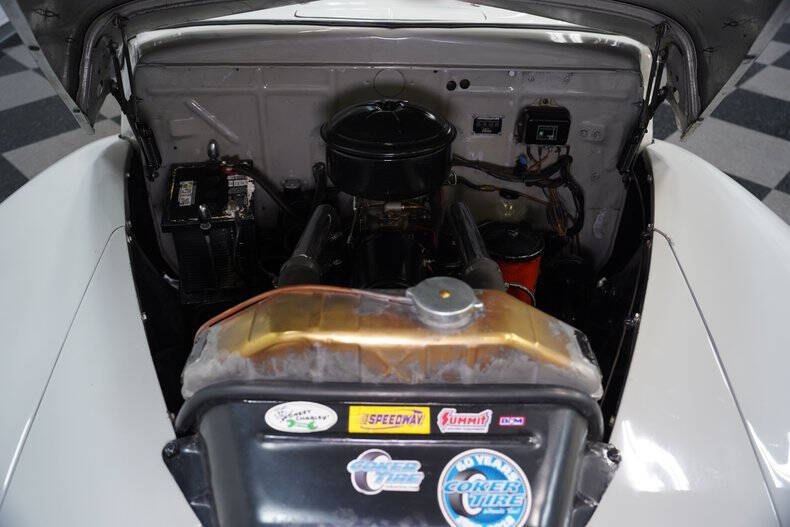1946 Ford Super Deluxe
