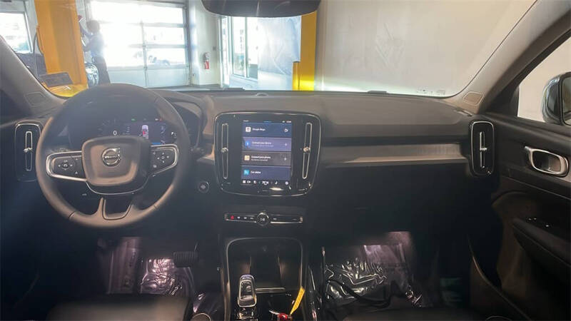 2023 Volvo XC40 B5 Plus Dark Theme