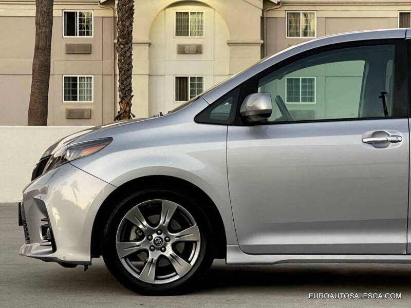 2018 Toyota Sienna SE Premium 8-Passenger