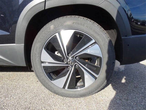 2024 Volkswagen Taos SE 4Motion