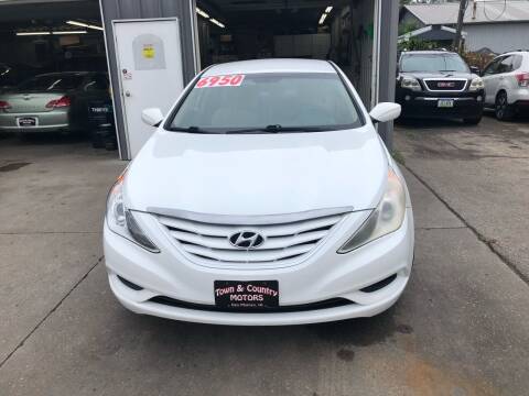 2013 Hyundai Sonata for sale at TOWN & COUNTRY MOTORS in Des Moines IA