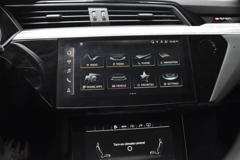 2021 Audi e-tron quattro Premium Plus