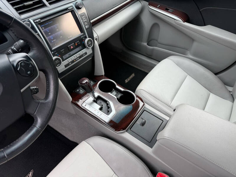 2014 Toyota Camry XLE V6