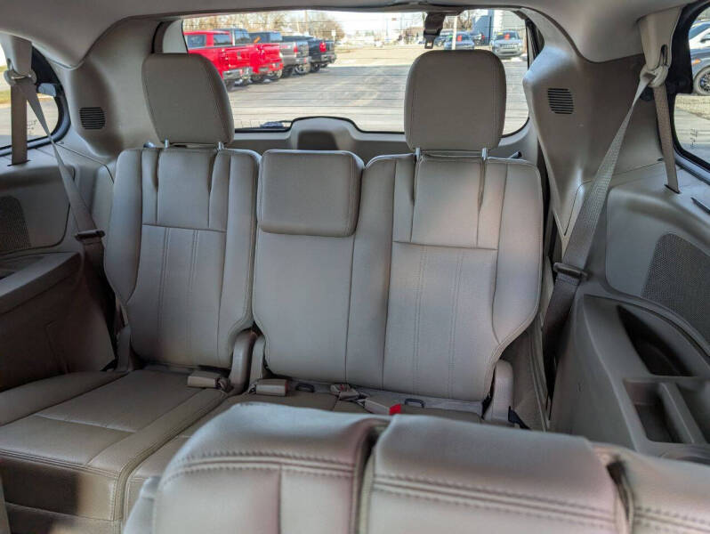 2015 Chrysler Town and Country Touring-L