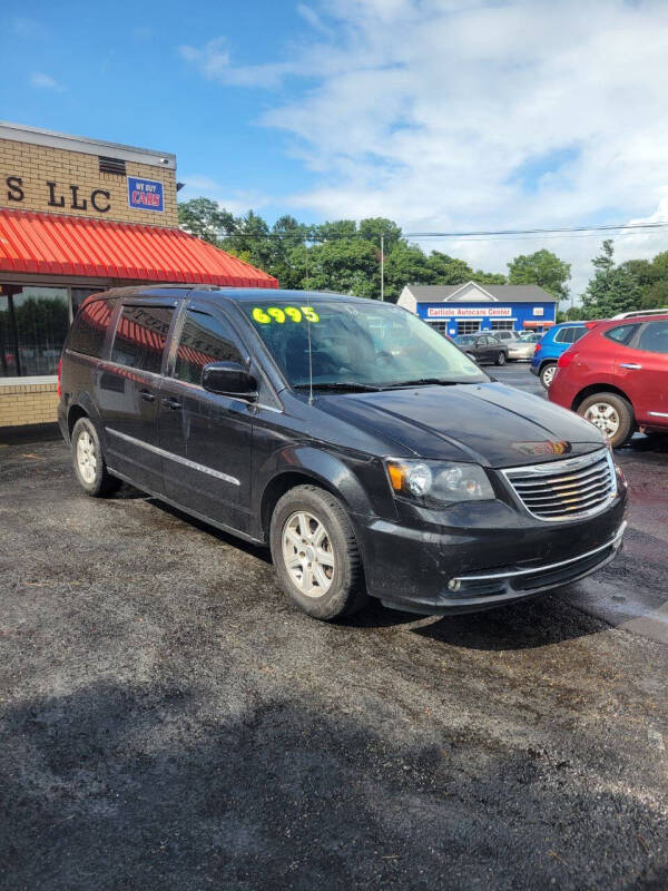 2012 Chrysler Town & Country Touring photo 3